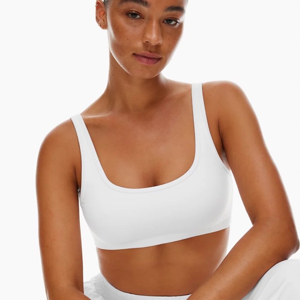 Aritzia TnAction TnaLIFE™ Mini Bra Top size small in white